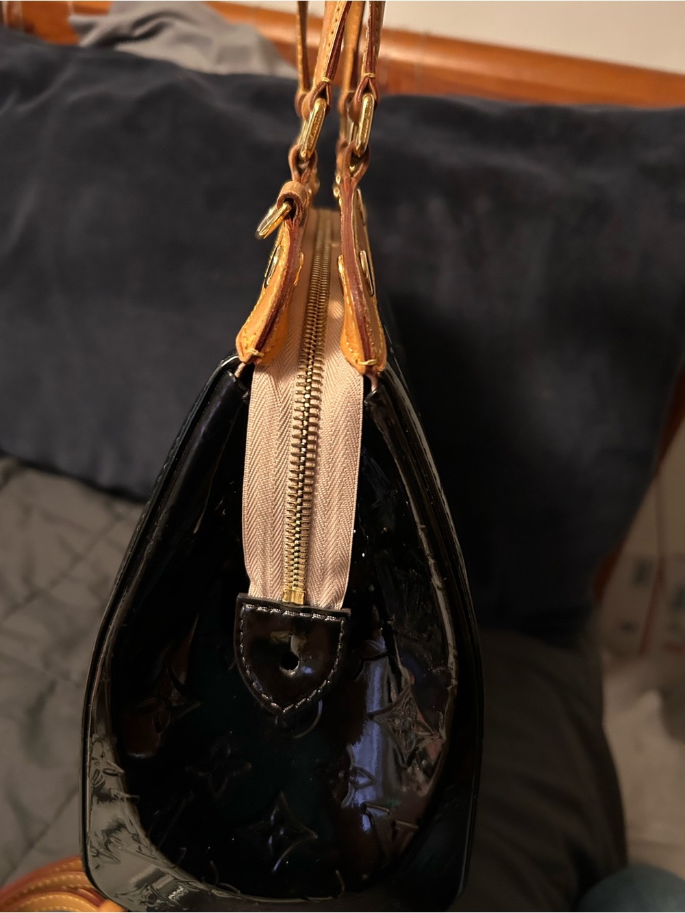 Louis Vuitton Deep Black Brea MM Vernis - Picture 4 of 13